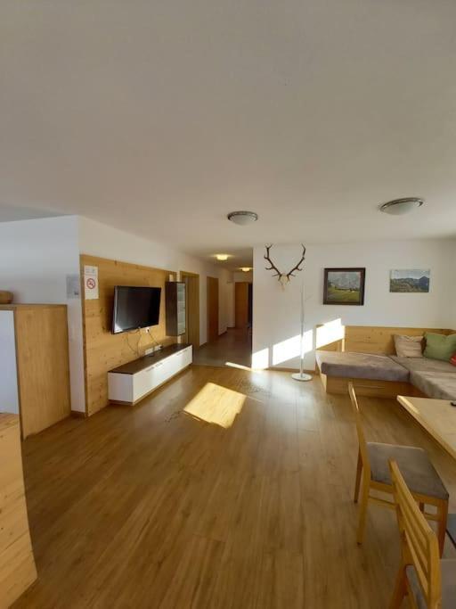 Grosszuegiges Apartment Georg Mayrhofen Barrierefrei Hollenzen Esterno foto