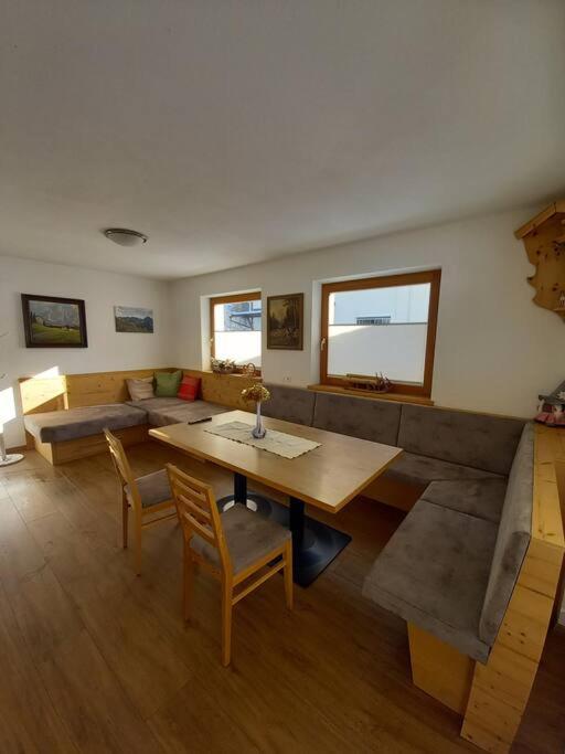 Grosszuegiges Apartment Georg Mayrhofen Barrierefrei Hollenzen Esterno foto