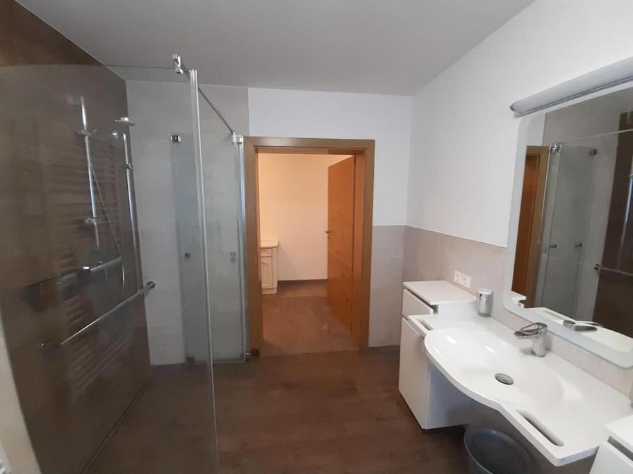 Grosszuegiges Apartment Georg Mayrhofen Barrierefrei Hollenzen Esterno foto