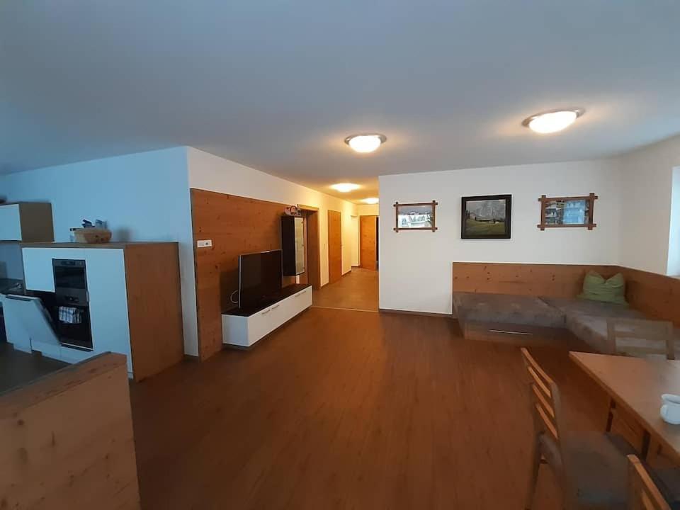 Grosszuegiges Apartment Georg Mayrhofen Barrierefrei Hollenzen Esterno foto