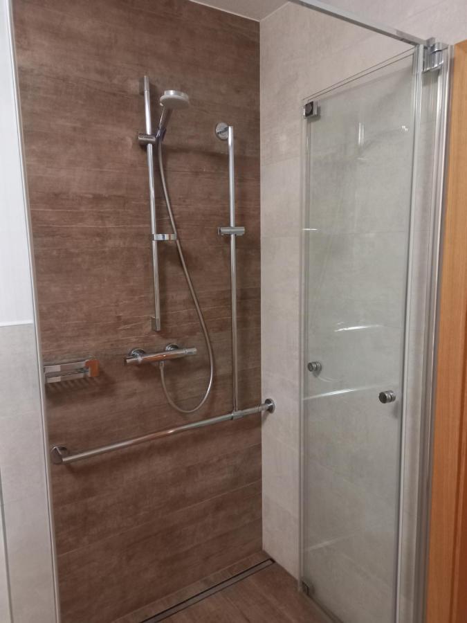 Grosszuegiges Apartment Georg Mayrhofen Barrierefrei Hollenzen Esterno foto