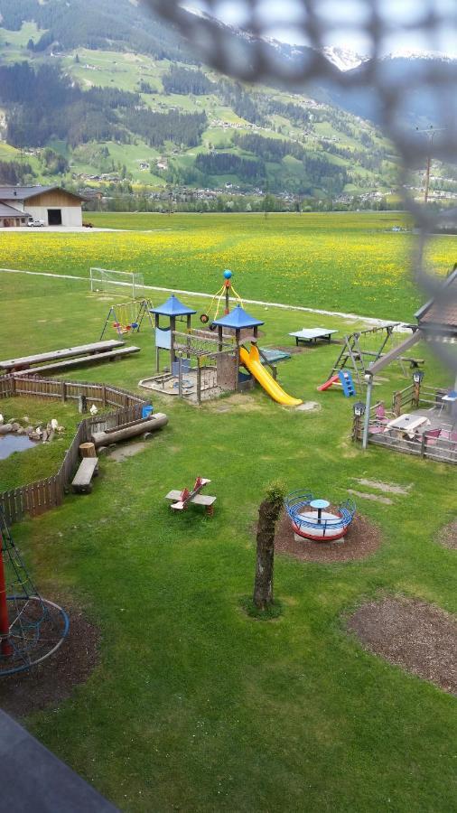 Grosszuegiges Apartment Georg Mayrhofen Barrierefrei Hollenzen Esterno foto